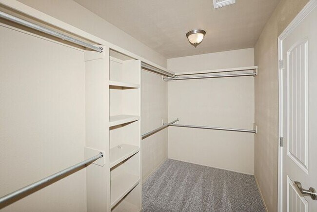 Building Photo - 7403 Kodiak Ave