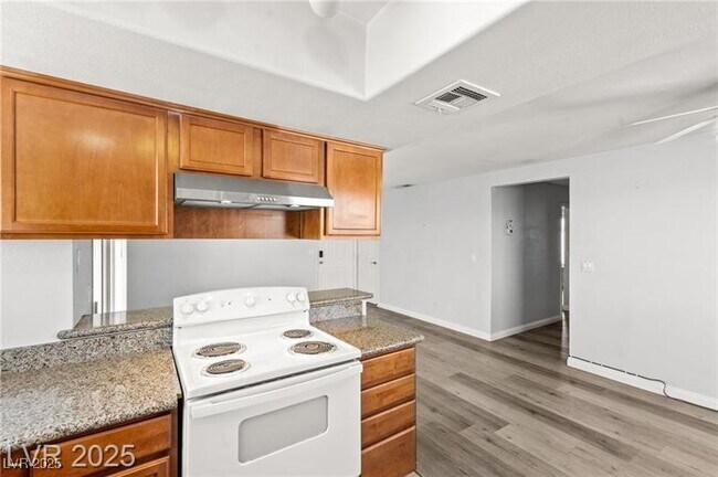 Building Photo - 7300 W Pirates Cove Rd