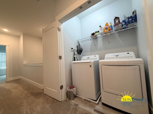 Building Photo - Gorgeous 2 Story 4 Bedrooms Townhome in Fort Walton Beach!