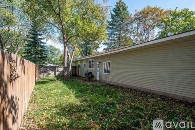 Building Photo - 6601 Jersey Ave N