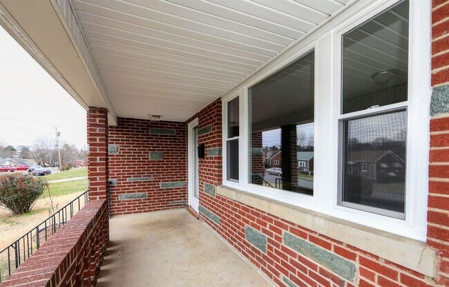 Building Photo - 3 Bedroom Home in Lynchburg