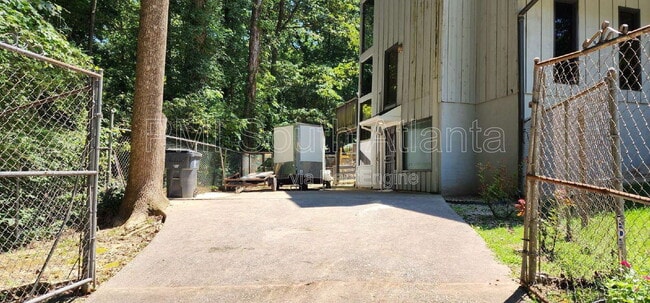 Building Photo - 6584 Walker Rd