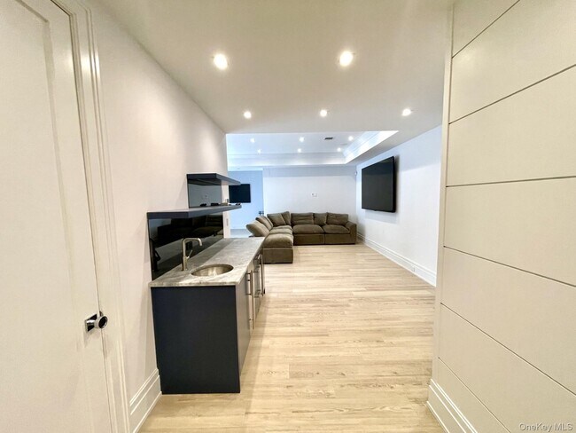 Building Photo - 59 Shinnecock Hills Rd