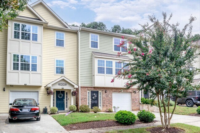 Building Photo - 4 Bedroom Heritage Townhome