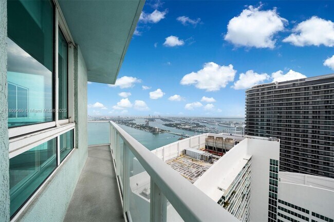 Building Photo - 1900 N Bayshore Dr