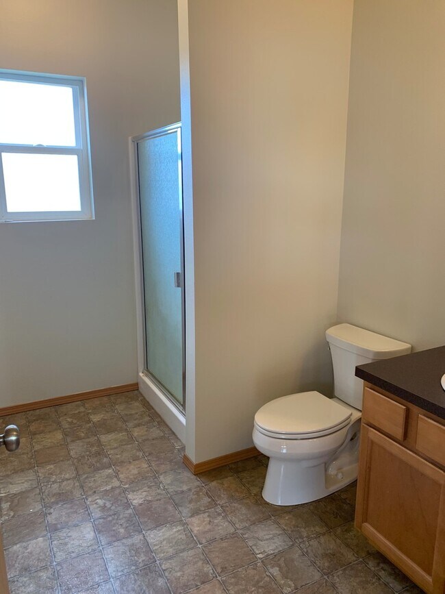 Building Photo - Large Home for Rent in Currier Creek