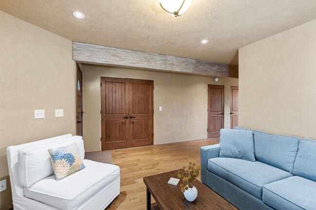 Building Photo - Gorgeous Furnished 2-Bed, 2-Bath Townhouse...