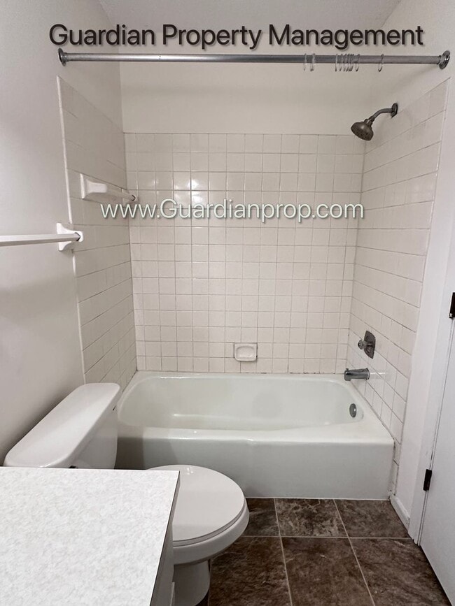 Building Photo - Renovated Burnsville Town Home, 2 Car Garage, W/D in Unit, Walk Out Patio, Dishwasher
