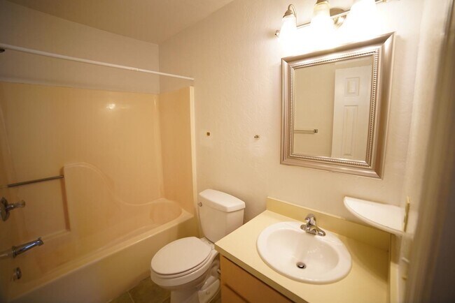 Building Photo - 6315 S Placid Pl