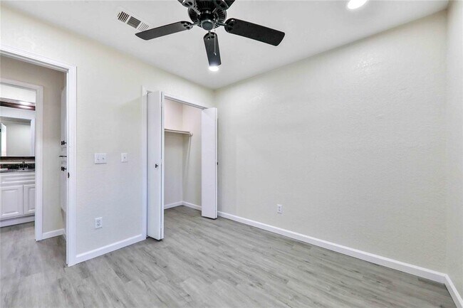 Building Photo - 512 N Morgan Dr