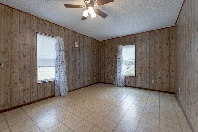 Building Photo - 865 Verdi Rd