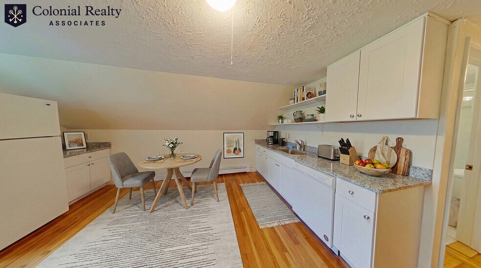 Building Photo - 174 Cushing St