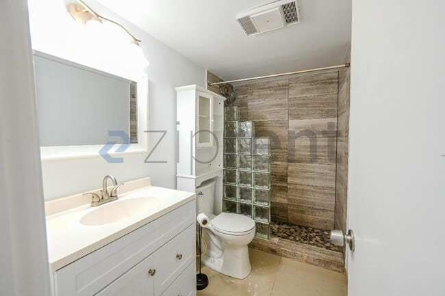 Building Photo - 1250 Miami Rd