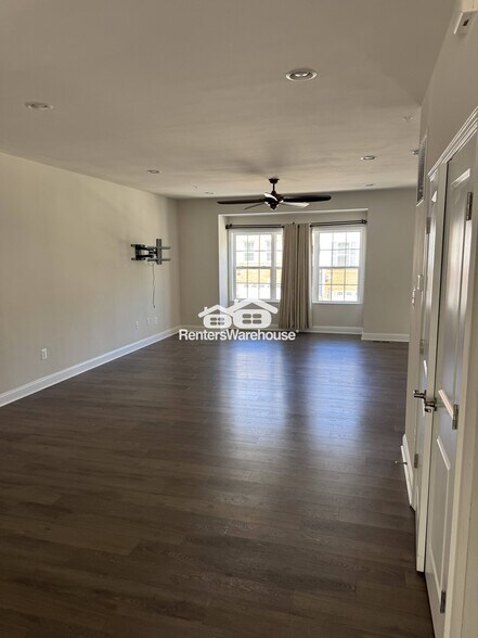 Building Photo - 2605 Day Lily Rd