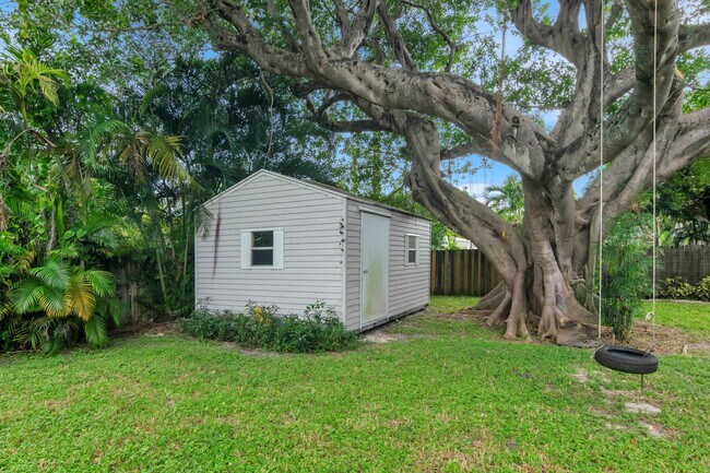 Building Photo - Beautiful home in quiet neighborhood
