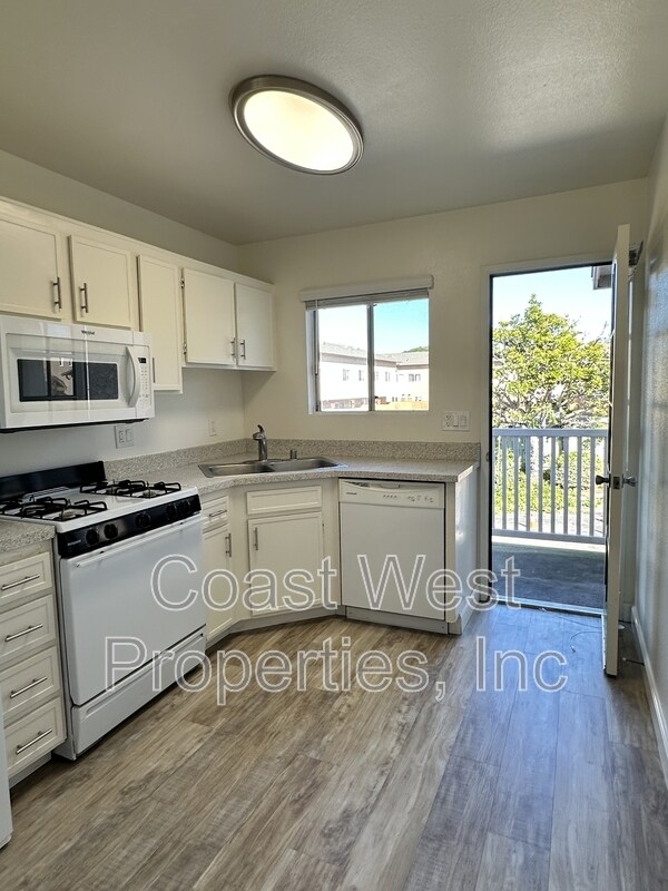 Building Photo - 3563 Roosevelt St