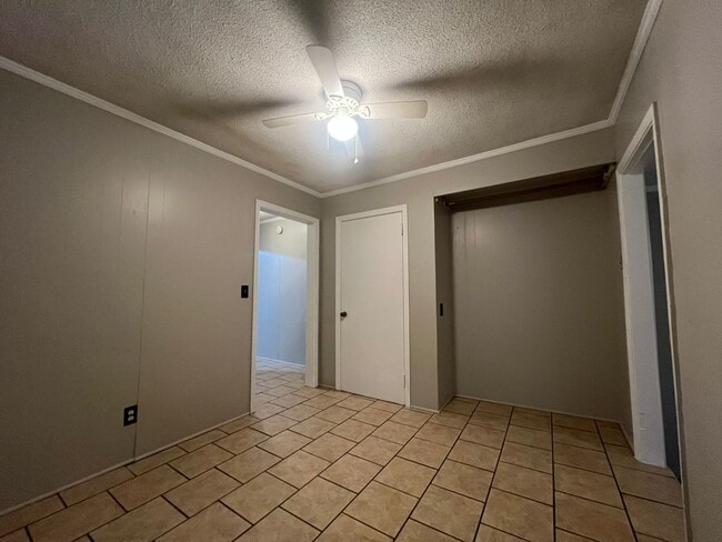 Building Photo - MOVE-IN READY!