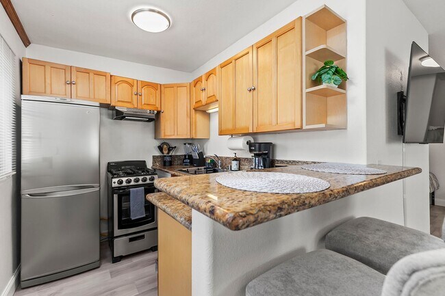 Building Photo - Charming comfy Studio in La Jolla Village!