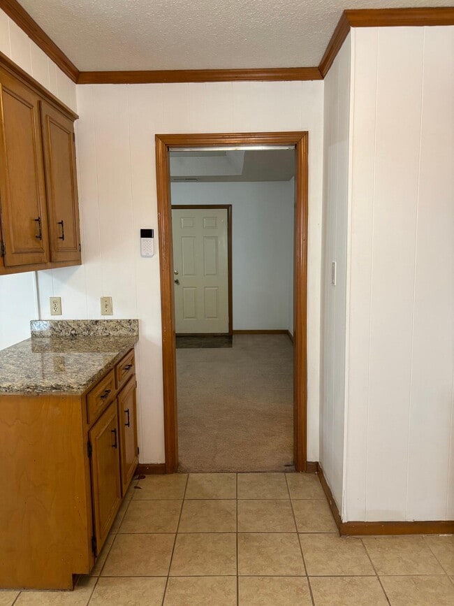 Building Photo - 1460 Crowndale Dr