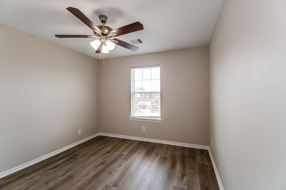Building Photo - 323 Ginseng Ln
