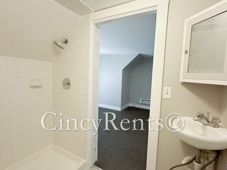 Building Photo - 2217 Feldman Ave