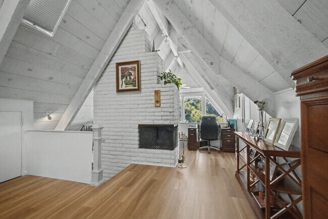 Building Photo - Luxury furnished retreat in Carmel Valley