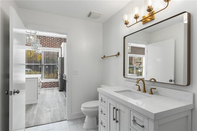 Building Photo - 791 Wylie St SE