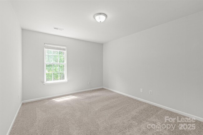 Building Photo - 8818 Sharonbrook Dr