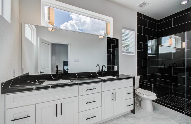 Building Photo - 5905 Crest Ct