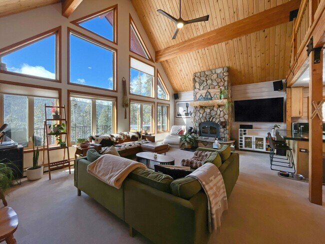 Building Photo - Luxury Home in the woods with unparalleled views! Garage! Pets Negotiable! Hot tub!