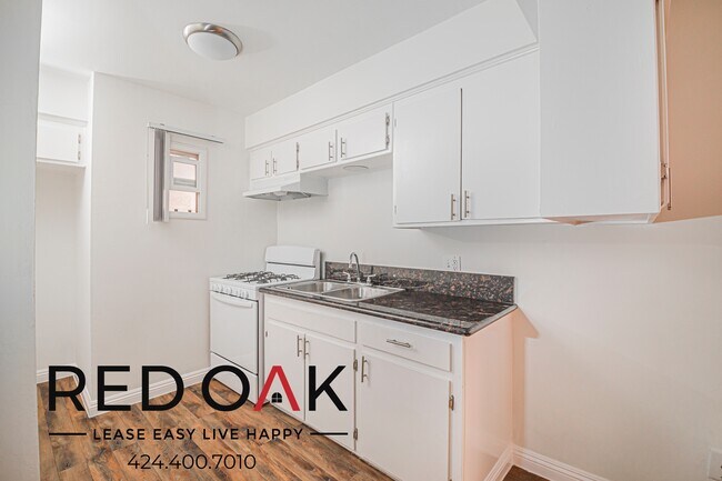 Building Photo - 840 S Carondelet St