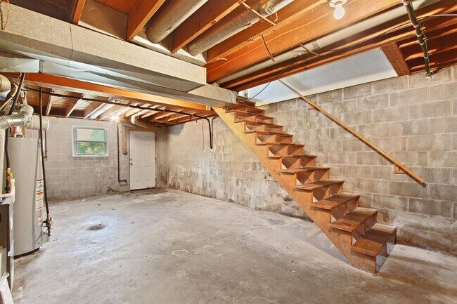 Building Photo - Bright 2BR Townhome in Dallastown School District!