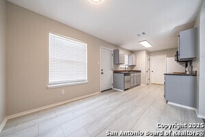 Building Photo - 423 Golden Walk