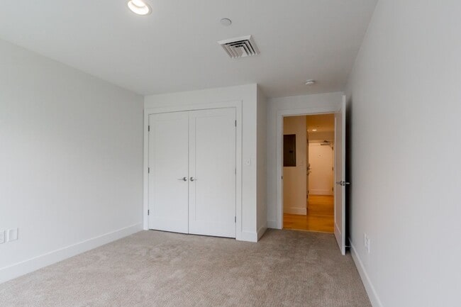 Building Photo - 1BR/1BA - Beautiful Updated Condo in Downtown Portland