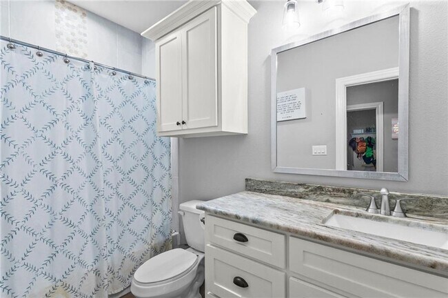 Building Photo - Spacious 4 or 5 Bedroom Home for Rent | Desirable Southside Location