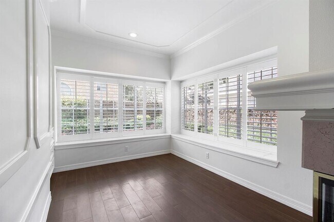 Building Photo - 14127 Swallowfield Dr