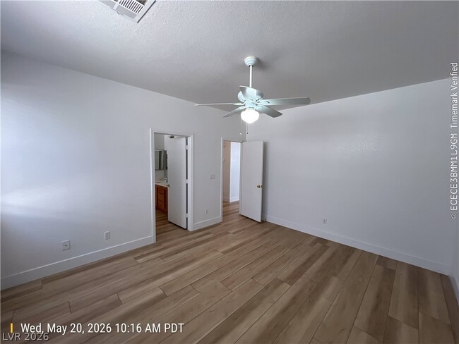 Building Photo - 8027 Sapphire Cove Ave