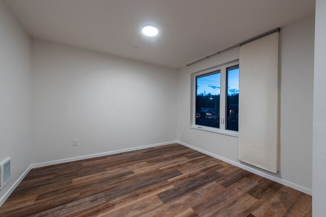 Building Photo - Modern New Construction Townhome | EV Park...