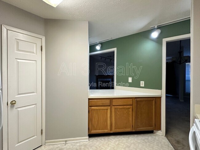 Building Photo - 6008 Woodrun Ct