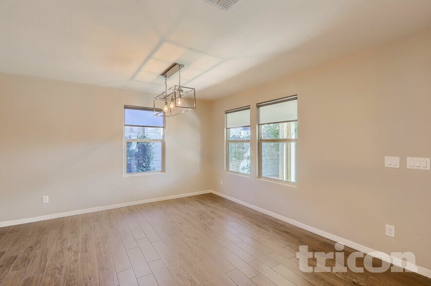 Building Photo - 11641 N 165th Ln