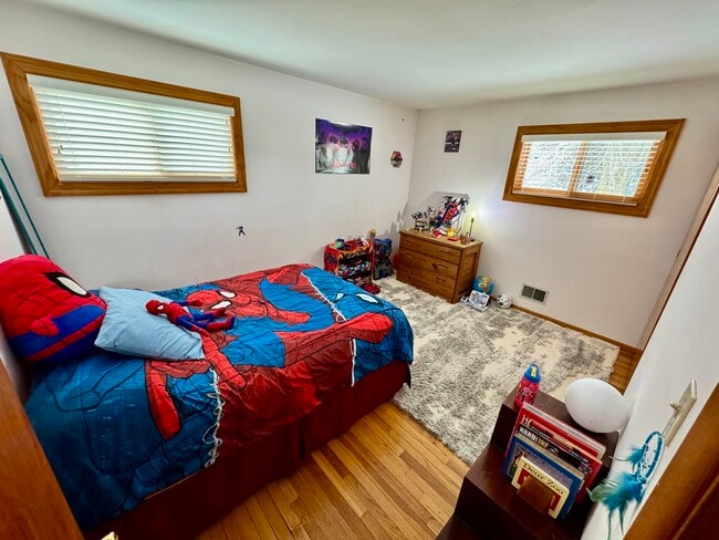 Building Photo - 325 Kishwaukee Dr