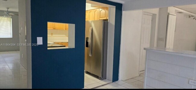 Building Photo - 502 N 70th Way