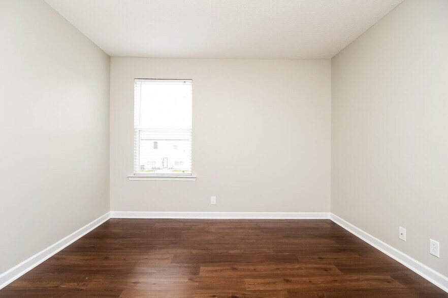 Building Photo - 2426 Salem Glen Xing