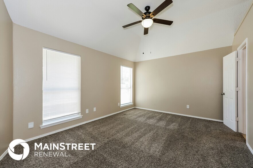 Building Photo - 521 Redbud Dr