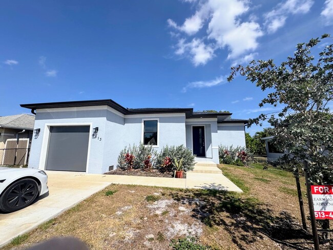 Building Photo - 5313 Martin St