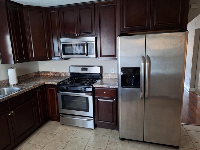 Building Photo - 1121 Elk Ave