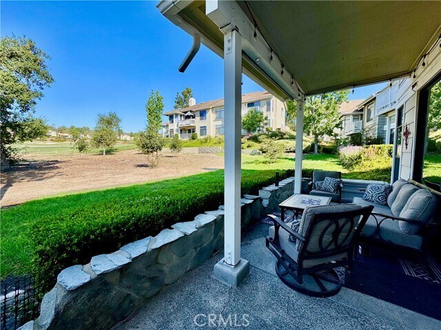 Building Photo - 33 Oak Knolls