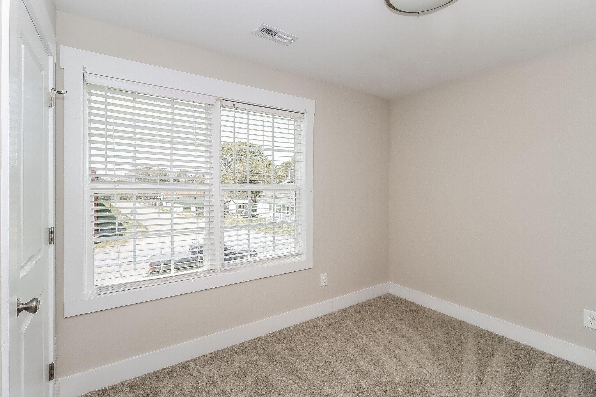 Building Photo - 1020 N Oakwood St