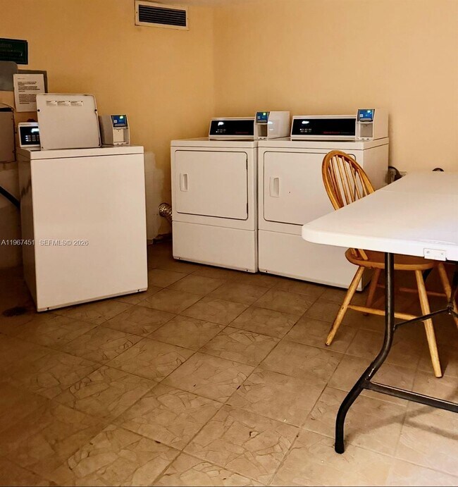 Building Photo - 2025 NE 164th St