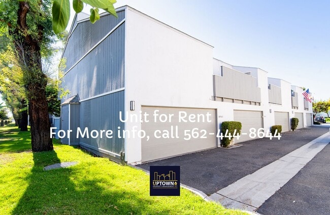 Building Photo - Townhome - 3 Bedrooms-2 Baths - Santa Ana